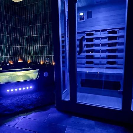Love Room L' Orientale / Jacuzzi / Sauna Chateau-Landon Exterior foto