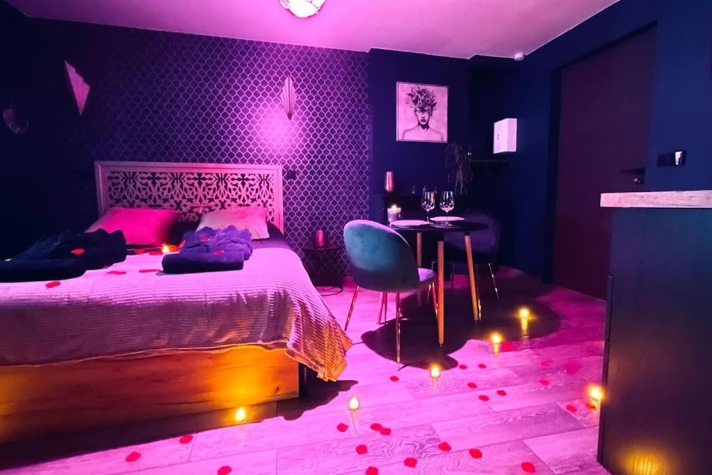 Love Room L' Orientale / Jacuzzi / Sauna Chateau-Landon Exterior foto