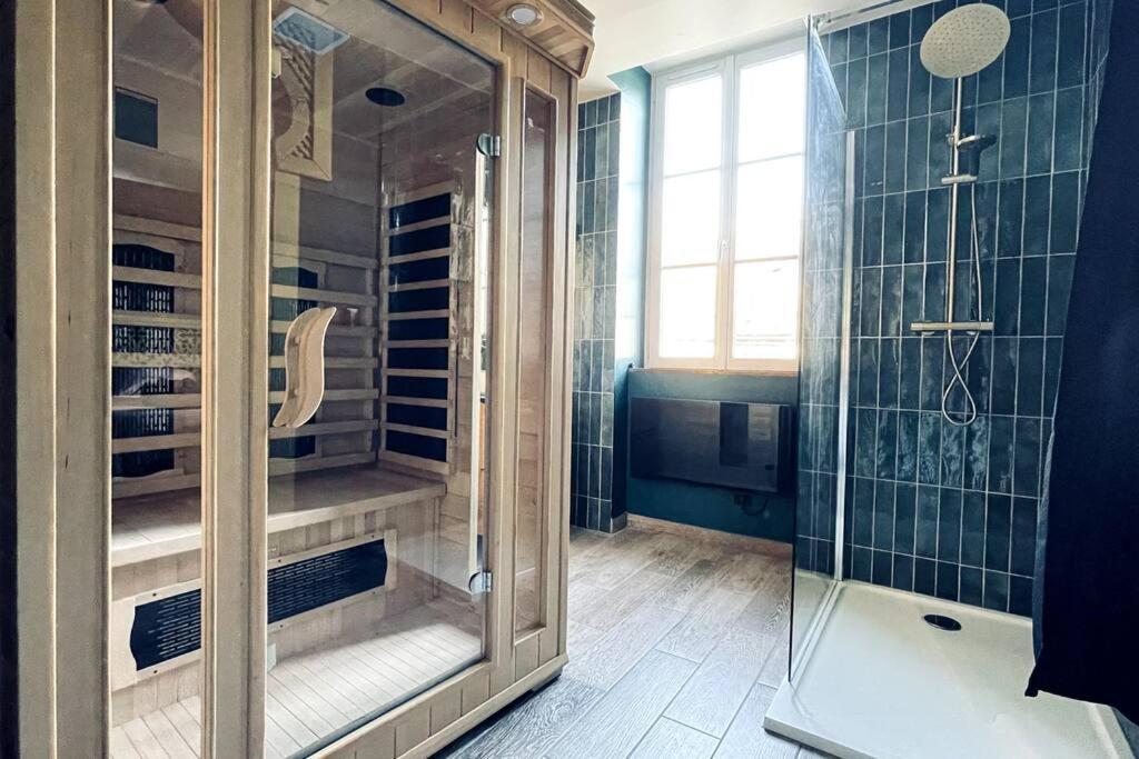 Love Room L' Orientale / Jacuzzi / Sauna Chateau-Landon Exterior foto