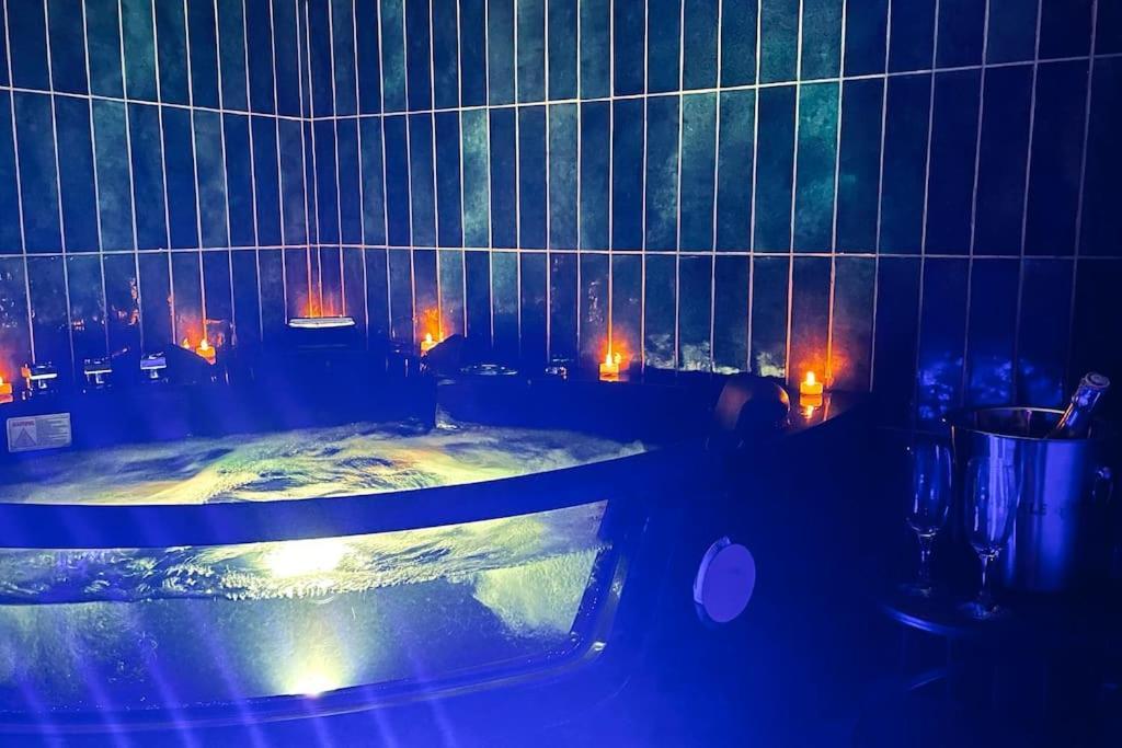 Love Room L' Orientale / Jacuzzi / Sauna Chateau-Landon Exterior foto