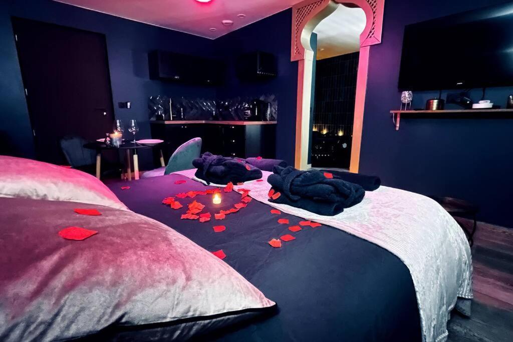 Love Room L' Orientale / Jacuzzi / Sauna Chateau-Landon Exterior foto